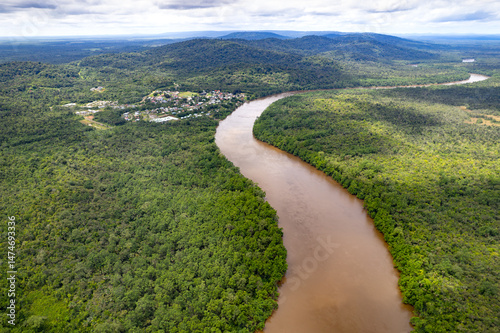Guyane, le village de Roura au bord du fleuve Oyak