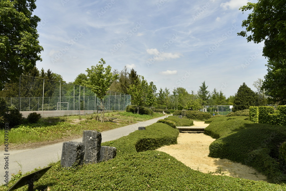 Fototapeta premium Aménagement dans le parc du domaine provincial de Chevetogne à Ciney