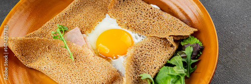 Konstfotografi Galette sarrasin fried egg in crepe Breton galette galette complete fresh delici