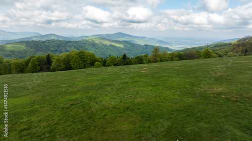 Fototapeta Naklejka Na Ścianę i Meble -  Beskid śląski, hala Jaworowa z drona, widok  na Skrzyczne i halę Jaworową. 