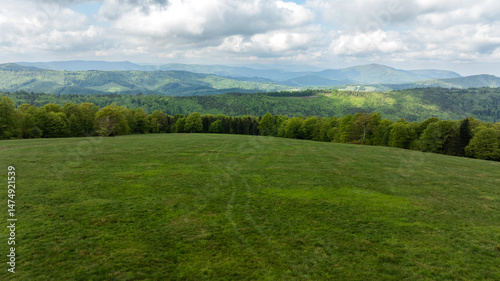 Fototapeta Naklejka Na Ścianę i Meble -  Beskid śląski, hala Jaworowa z drona, widok  na Skrzyczne i halę Jaworową. 