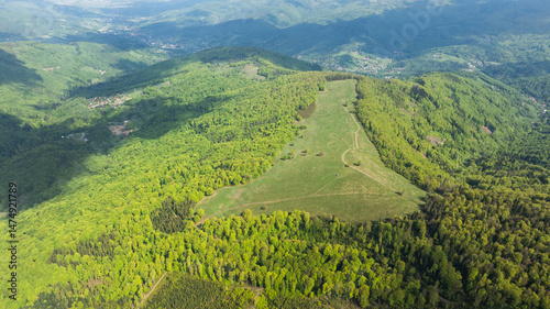 Fototapeta Naklejka Na Ścianę i Meble -  Beskid śląski, hala Jaworowa z drona, widok  na Skrzyczne i halę Jaworową. 