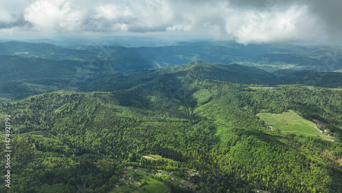 Fototapeta Naklejka Na Ścianę i Meble -  Beskid śląski, hala Jaworowa z drona, widok  na Skrzyczne i halę Jaworową. 