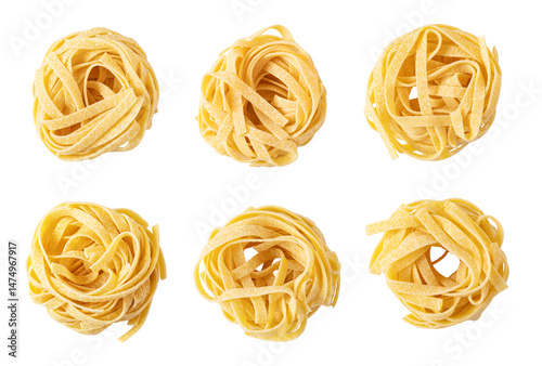 Photos Tagliatelle pasta nests isolated on transparent background