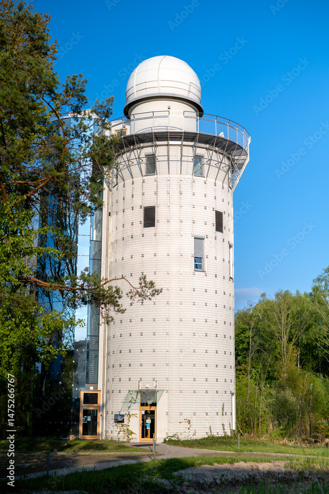 Fototapeta premium A beautiful astronomical observatory against the backdrop of a blue sky.