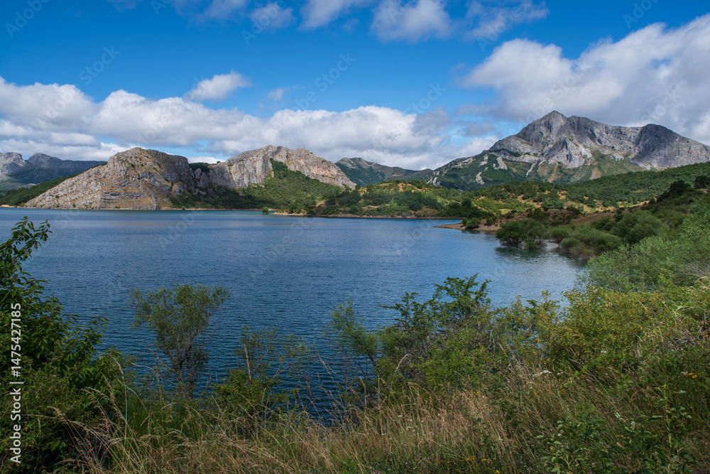 Fototapeta premium Mountain lake in Spain in the Picos de Europa Park in Cantabria