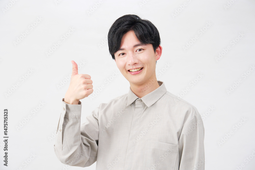 男性 20代 グッドサイン 白背景 男性 20代 グッドサイン 白背景