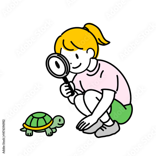 しゃがんでカメを虫眼鏡で観察する女の子のイラスト（自由研究・生き物観察）
