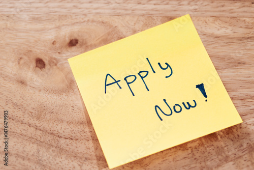Obraz na płótnie Job application reminder note office desk digital content professional environment close-up view motivation w salonie