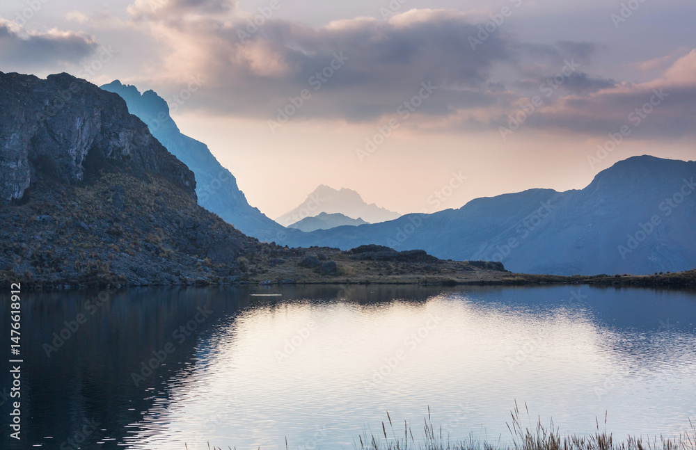 Fototapeta premium Lake in Cordillera
