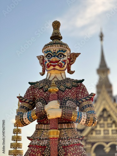 Cultural icon display wat phra kaew statue photography outdoor close-up traditional thai art