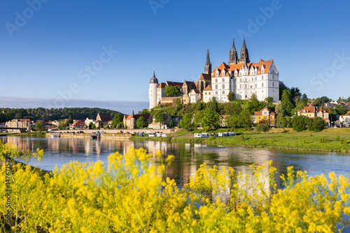 Meißen an der Elbe mit Burgberg, Dom und Albrechtsburg im Sommer