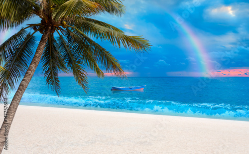 Fototapeta Naklejka Na Ścianę i Meble -  Palm trees at a tropical beach with boat