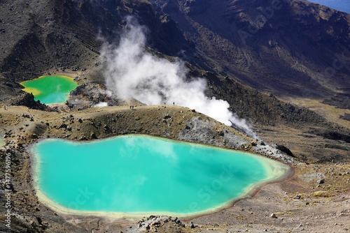 Fototapeta Naklejka Na Ścianę i Meble -  Emerald lakes near tongariro volcano