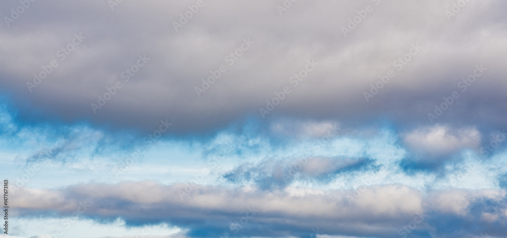 Obraz premium Blue sky wih layers of grey clouds