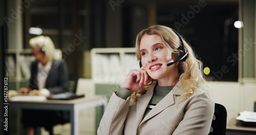 Cuadro en lienzo Woman, call center and coworking office at night for communication, contact us or telecom agency