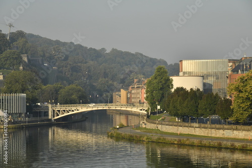 Le pont enjambant la Sambre à son affluent avec la Meuse à la pointe du Grognon à Namur 