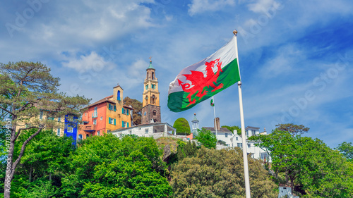 Canvastavla Welsh flag against portmeirion