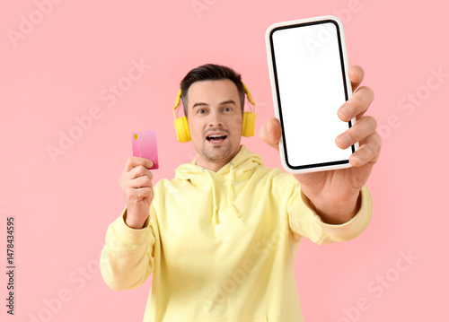 Man with credit card, headp...