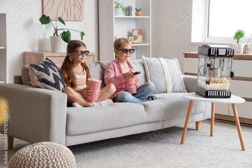 Little children in 3D glass...