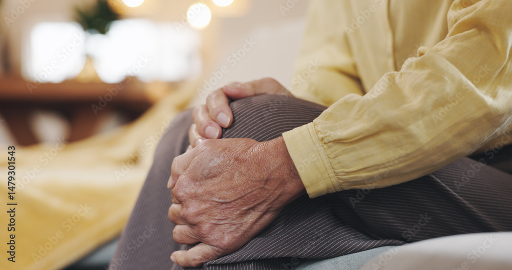 Obraz premium Hands, inflammation and knee pain with mature person on sofa in living room of home for arthritis. Accident, emergency or joint injury and senior in apartment with osteoarthritis or tendinitis