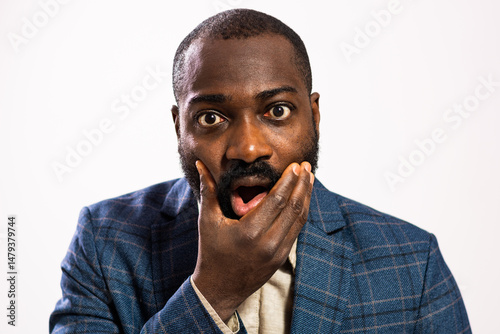 Foto Close up portrait of businessman who is shocked.