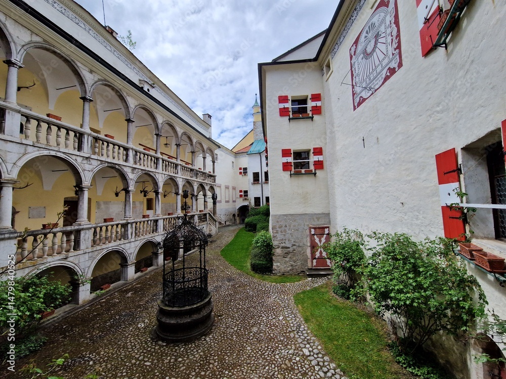 Fototapeta premium Blick auf Burg Strechau