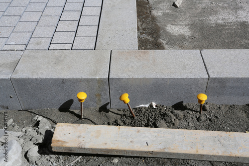 Embouts de protection de fers à béton qui dépassent pour éviter de se blesser photo