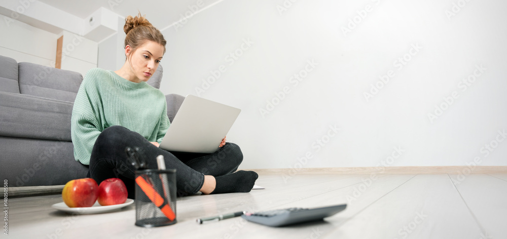 © Proxima Studio - Young student learns at home on the floor