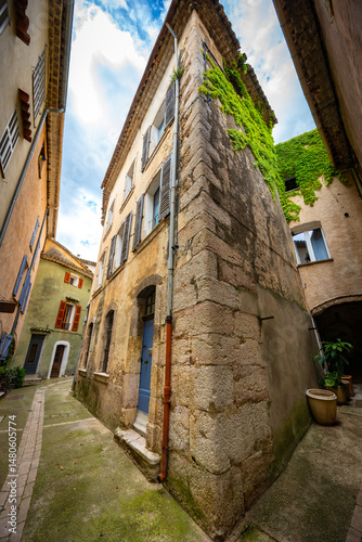 Fototapeta Naklejka Na Ścianę i Meble -  Inside the beautiful streets of the French Village of Villecroze