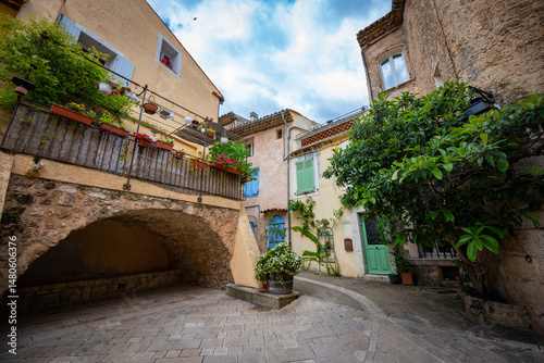 Fototapeta Naklejka Na Ścianę i Meble -  Inside the beautiful streets of the French Village of Villecroze