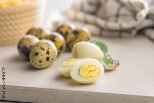 Obraz na płótnie Boiled quail eggs on cutting board. w salonie