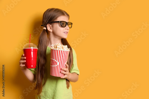 Little girl in 3D glasses w...