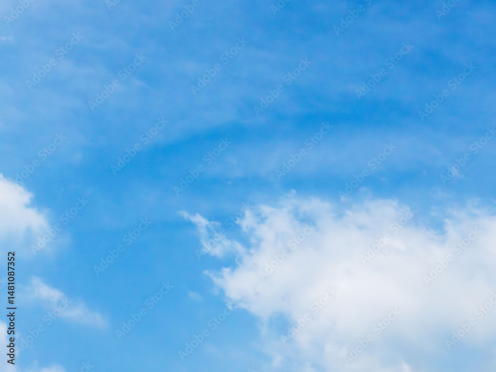 Fototapeta premium 5月の山から見た青空と雲02