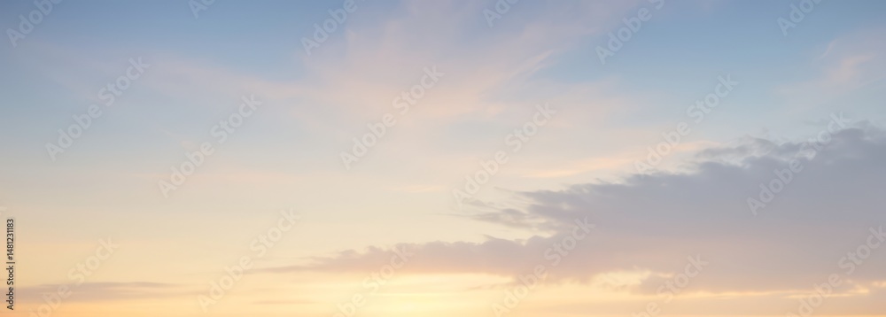 Obraz premium Sky with clouds at sunrise or sunset with blue and orange hues.