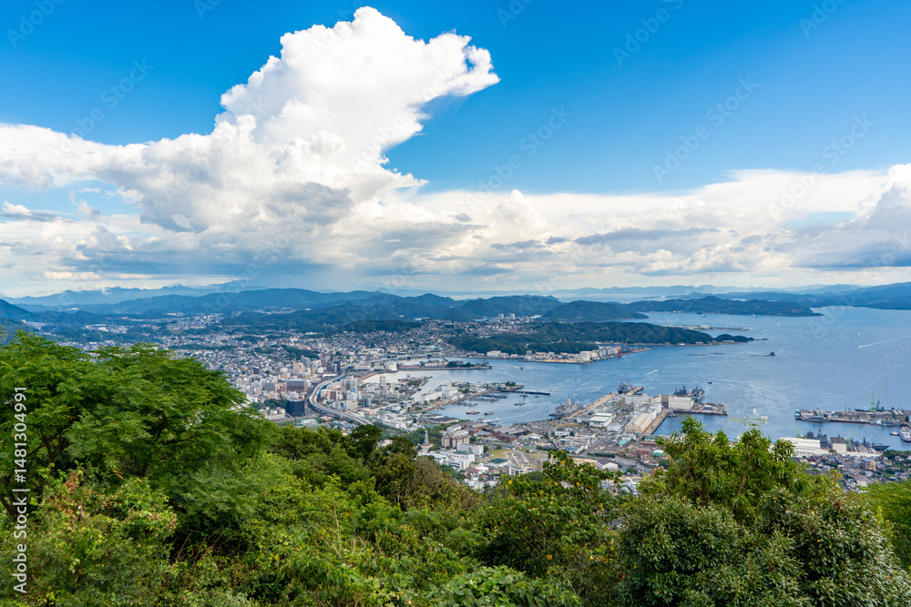 Obraz premium 弓張岳展望所から見る佐世保市の街並み