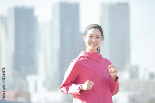 ランニングする女性
