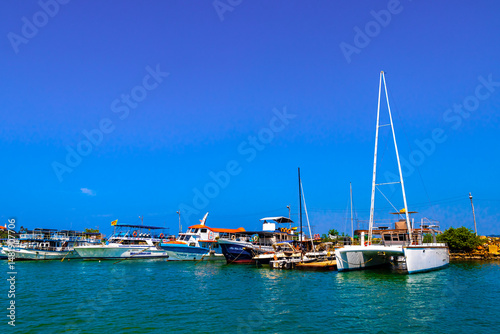 Fotografia Mirissa Fisheries Harbor with boat boats ships catamaran Sri Lanka