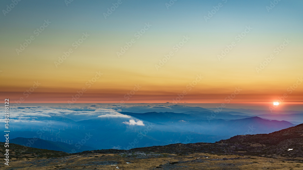 Obraz premium Burning sunset above clouds, Serra da Estrela, Portugal.