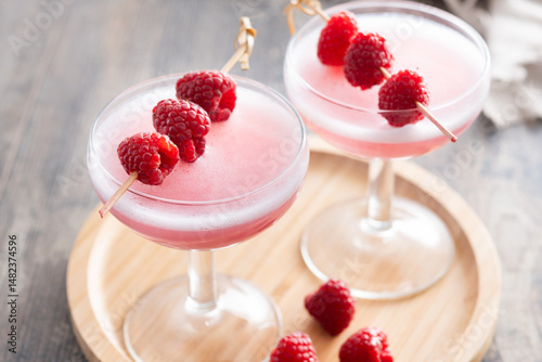 Foto Elegant French Martini Cocktail on wooden table