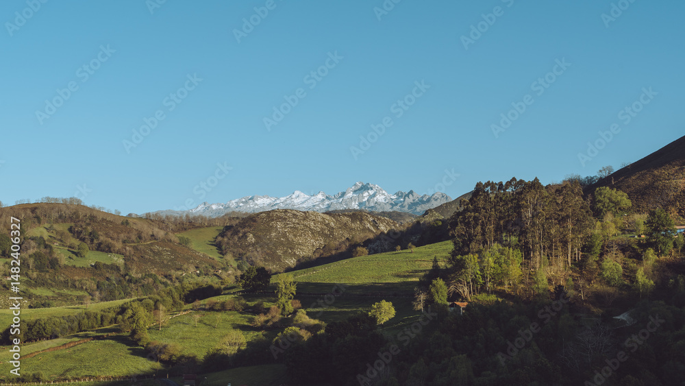 Obraz premium Asturias, Viewpoint, Picos de Europa, Spain, Snow