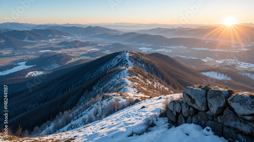 vista panoramica dall'alto su una collina in Slovenia verso l'area collinare di confine che continua sulla vasta pianura della regione Friuli Venezia Giulia, fino all'orizzonte, di giorno, in inverno