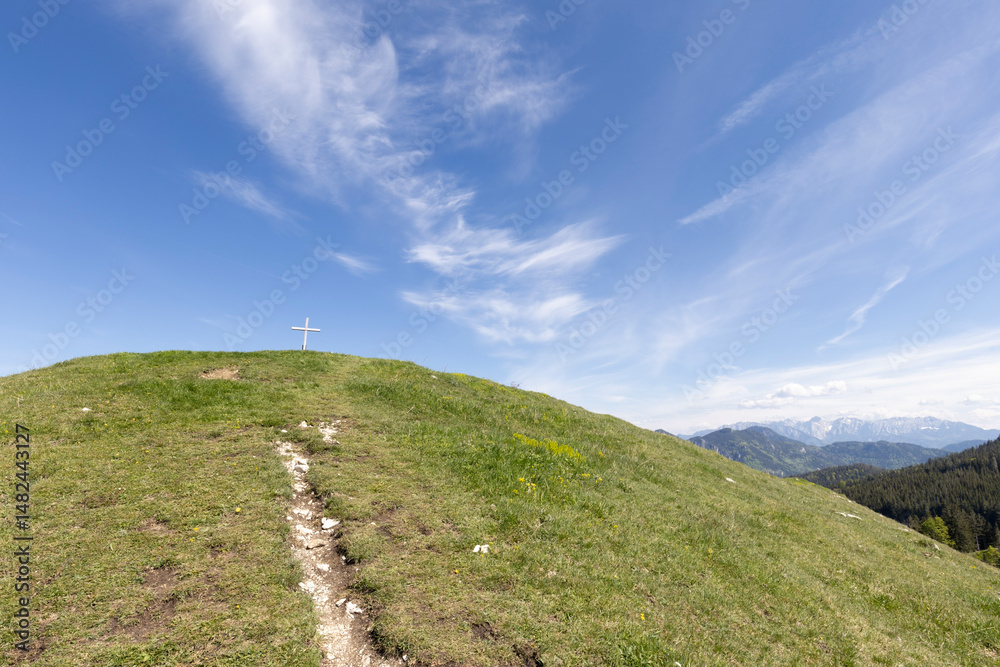 Fototapeta premium Gipfelkreuz auf dem Mitterberg bei Bad Feilnbach, Bayern