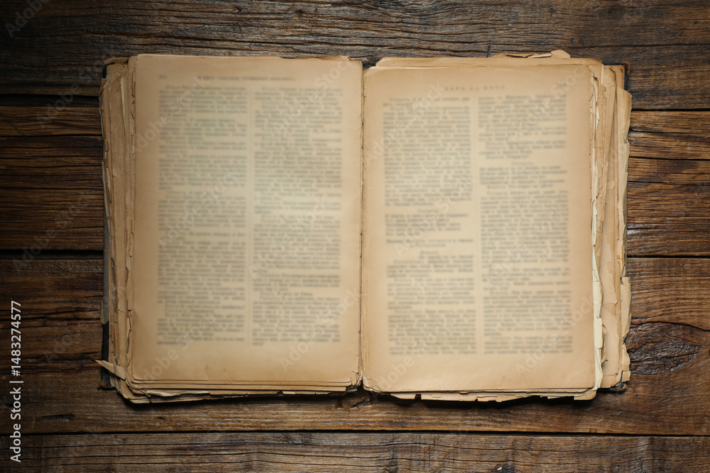 Obraz premium Open old book on wooden table, top view