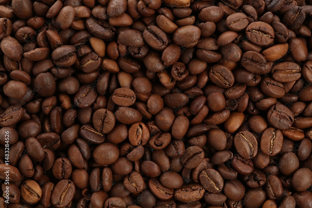 Obraz premium Roasted coffee beans as background, closeup view