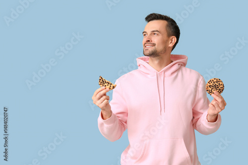 Handsome man with tasty coo...