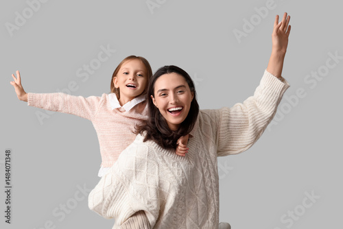 Young mother carrying her l...