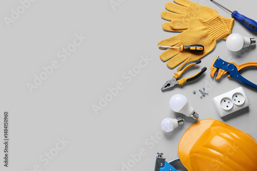 Hardhat, light bulbs and co...