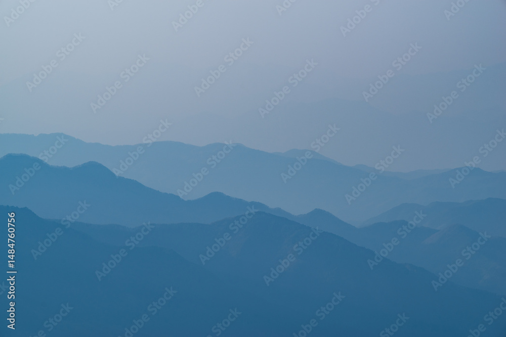 Fototapeta premium 霧が湧く美しい高原 霧ヶ峰 