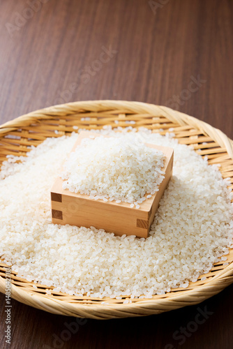枡に盛った日本の生米